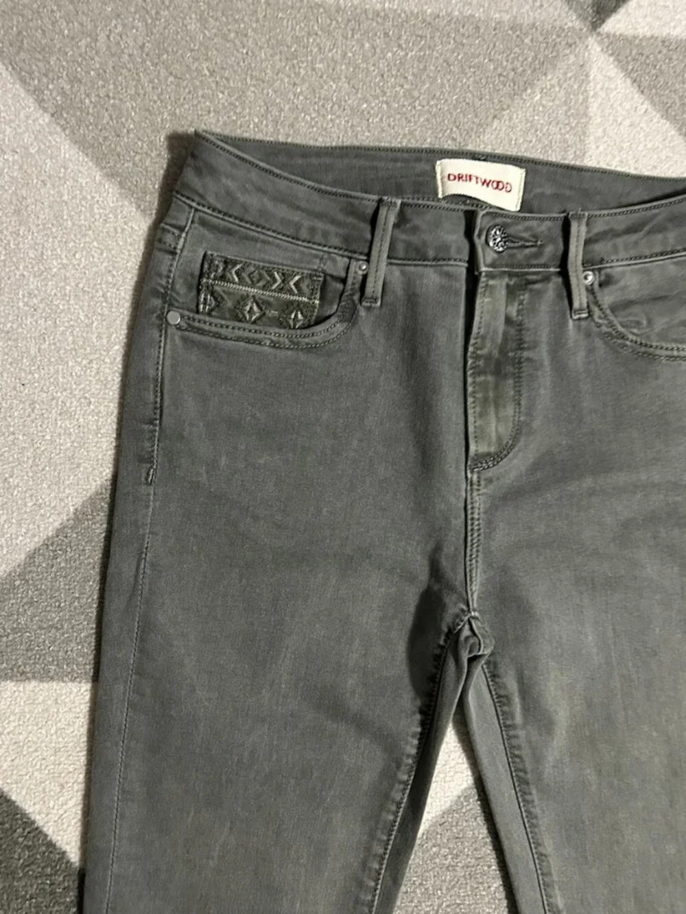 DRIFTWOOD Olive Aztec Embroidered Hem Skinny Ankle Jeans Women's Size 26 - Picture 3 of 11